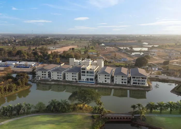 Gold Phuc Resort Inside Longvien Golf