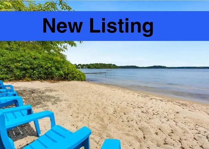 Family Lakeside Escape With Private Beach And Calm Waters