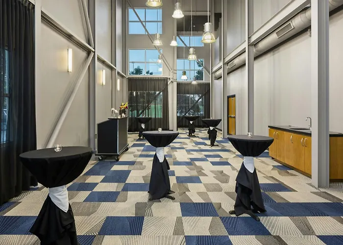 Delta Hotels By Marriott Milwaukee Northwest
