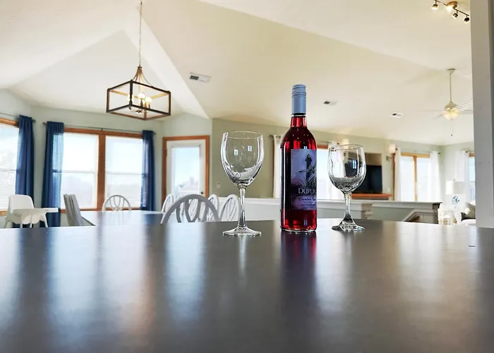 Updated Listing! 4 Min To Beach, Pool, Spa, Games