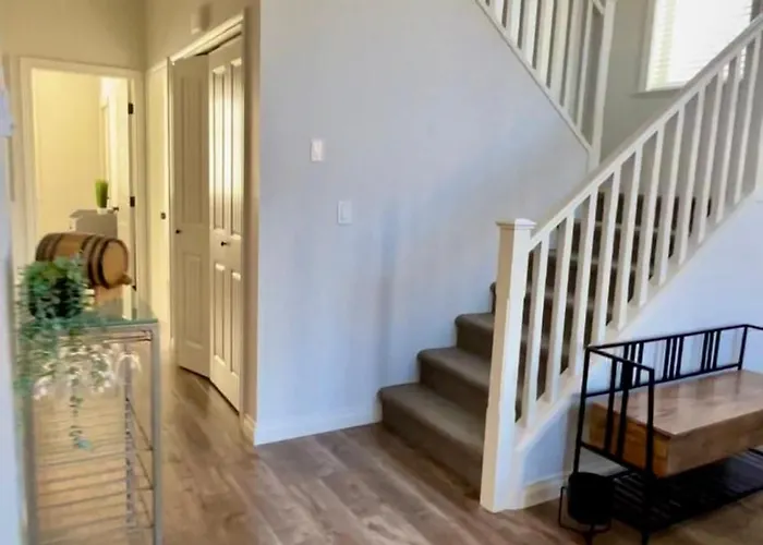 Sandy Beach Sauvignon Cottage - Osoyoos Escapade 3Bd-2Bt