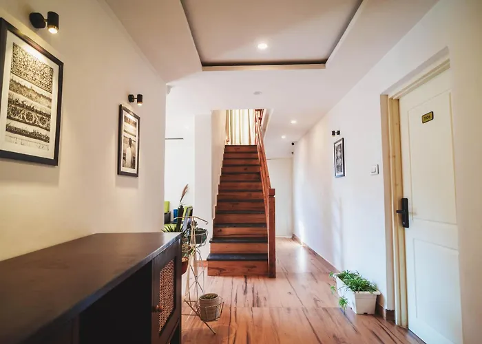 Dojee'S The Floral Home