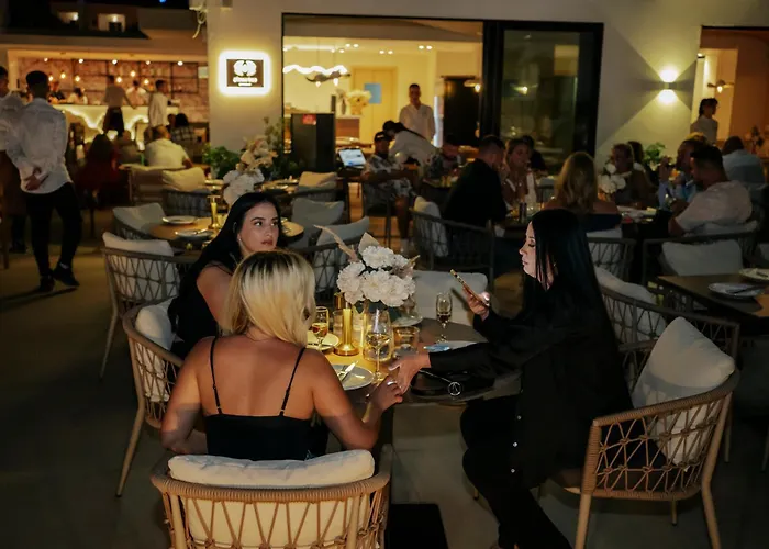 Avenue Hotel