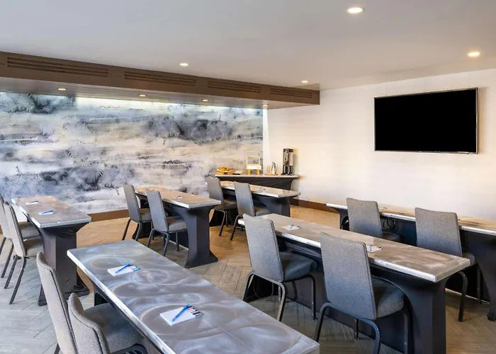 Inn At The Pier Pismo Beach, Curio Collection By Hilton