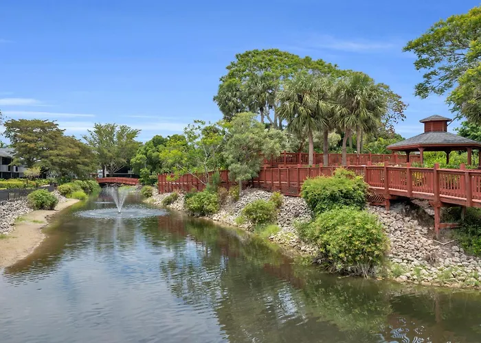 Park Shore Resort By Mike Z Rentals (Adults Only)