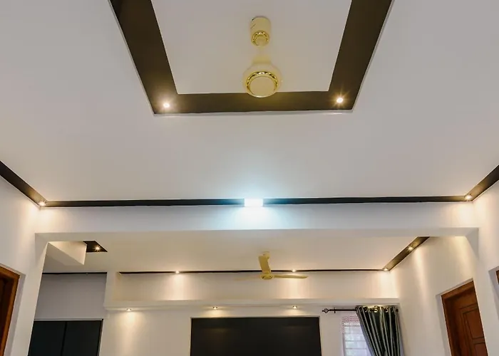 Gnanam Holiday Inn