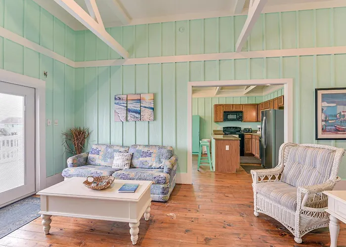 Walk To Beach: Home W/ Hot Tub & Deck In Gilchrist