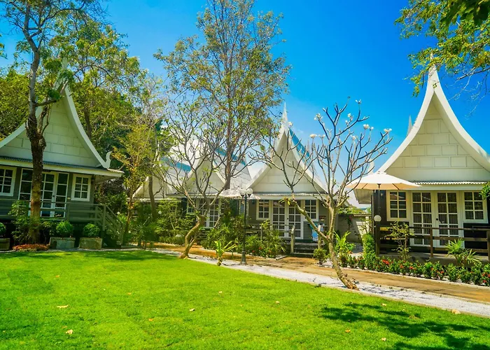 Luna Hut Resort