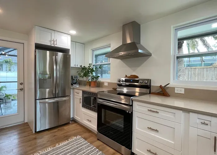 Relax Here 2 Bed Home Near Beach In Venice