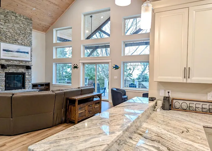 Coronacove - New Luxury Retreat With Private Beach, Views And Sunsets!