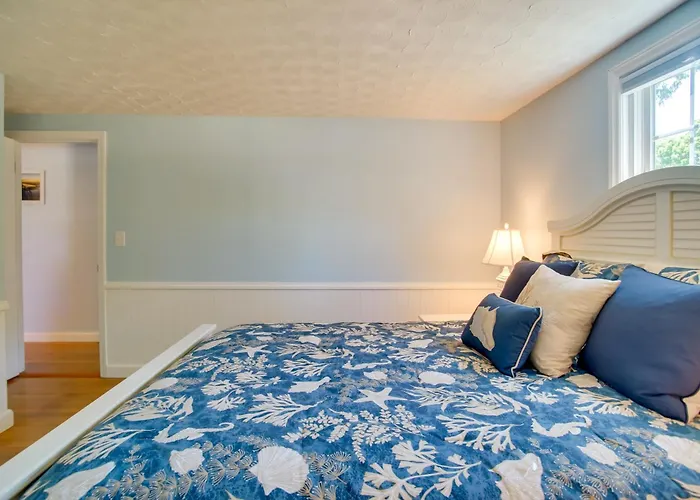 < 1 Mi To Beaches: Cape Cod Bungalow W/ Fire Pit!
