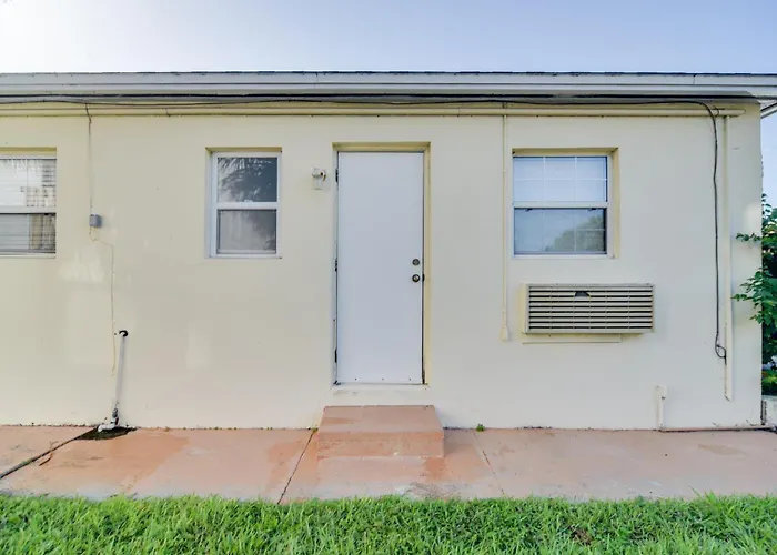 Walk To Gulf: Madeira Beach Condo W/ Patio
