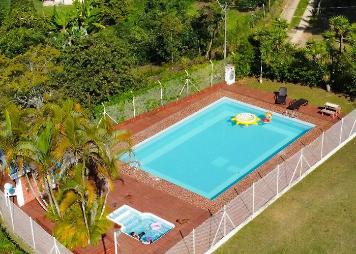 Hotel Campestre Alto Lindo En Guatape