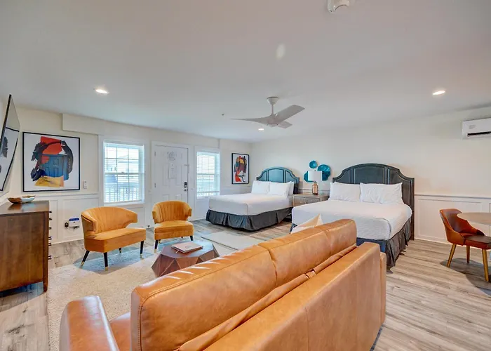 302 Queen Suite, 3Rd Floor Low Tide