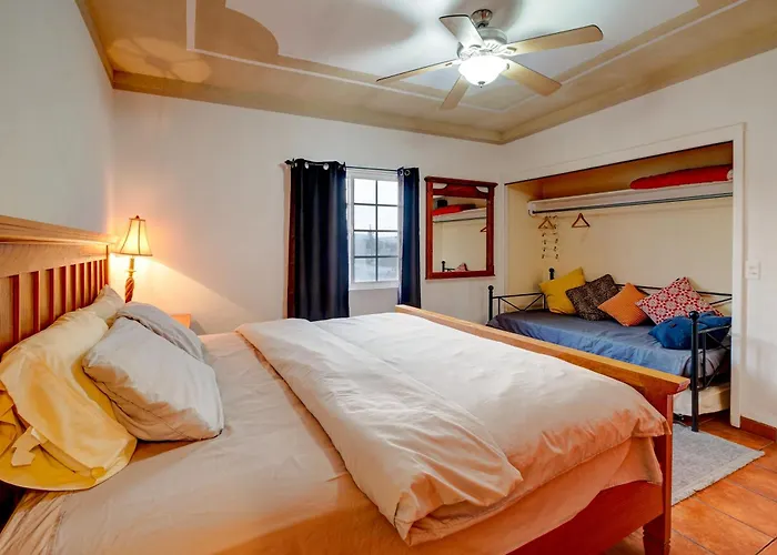 Casa Del Mar-- Sleeps 16, Pool, Ac, Wi-Fi, Near Malecon