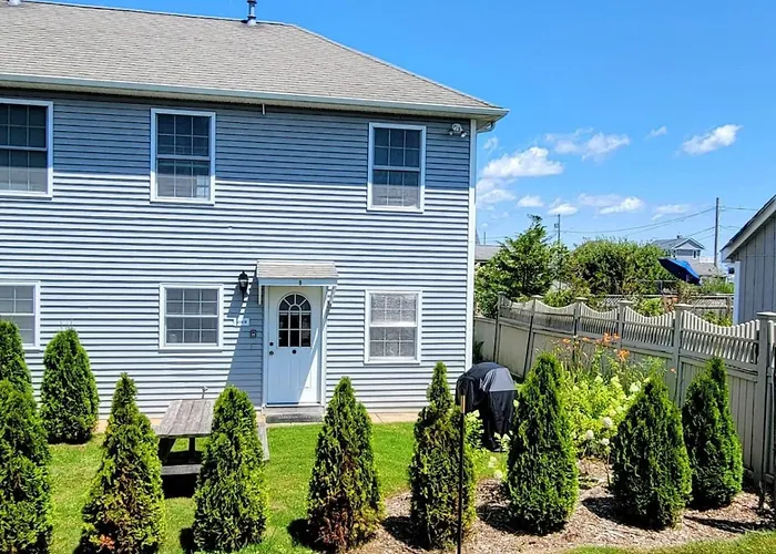 2 Bedroom Beach Condo, 1 Block From Shore