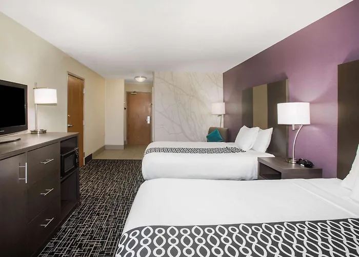La Quinta Inn & Suits By Wyndham Pontoon Beach Il