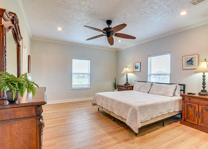 Walk To Shore: Crystal Beach Family Home W/ Deck!