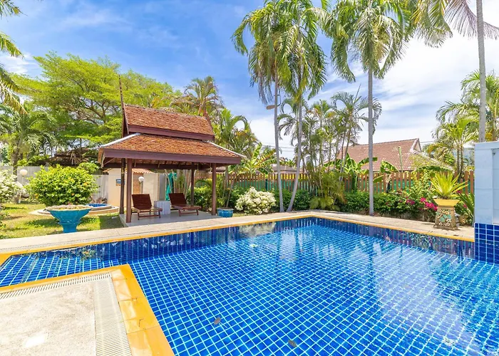 Tongtong Garden Holiday Hotel普吉岛通通花园酒店