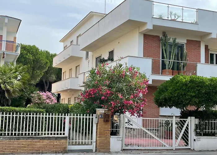 Dove il tramonto incontra il mare, attico panoramico a due passi dalla spiaggia