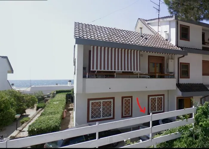 CASASANTOSA un tuffo in mare e sport