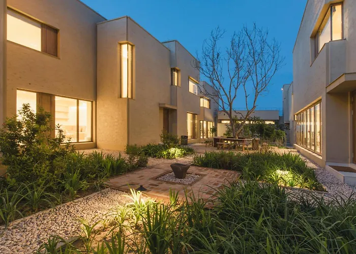 The Long Circle House