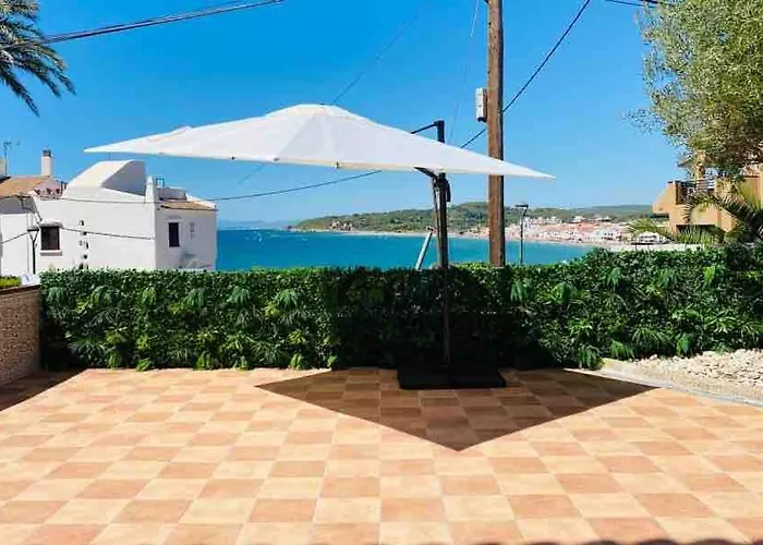 Beach house with pool at the Fortí viewpoint
