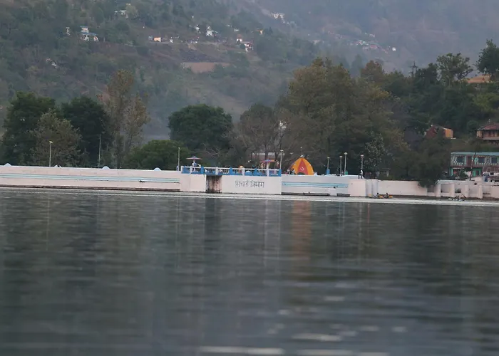 Hotel Royal Rosette Lake View Bhimtal