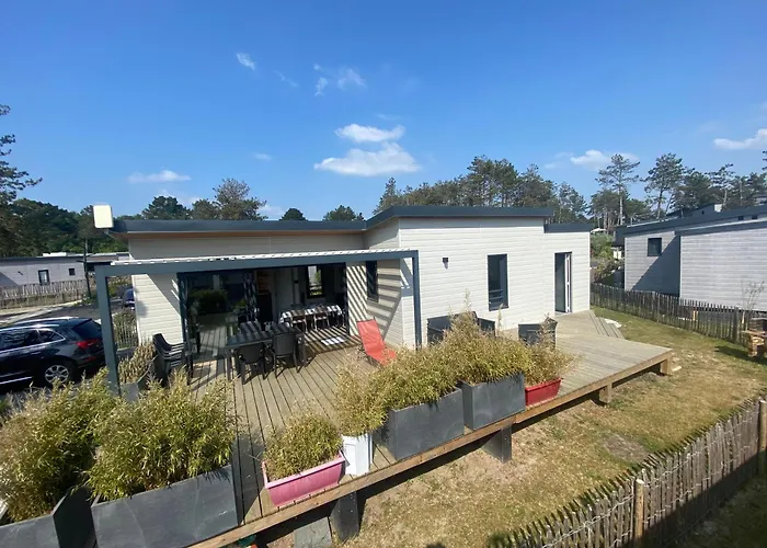 Le chalet de Patou à l'Edune résidence de vacances location wifi inclus piscine couverte chauffée à 150m de la plage