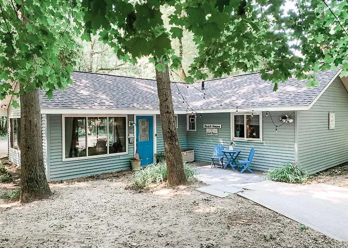 Open All Year! Sleeps 12-Cottage+Guest House