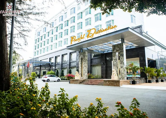Van Phat Riverside Hotel