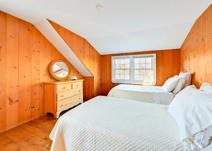 Walk To Amagansett Beach: Cottage W/ Deck!