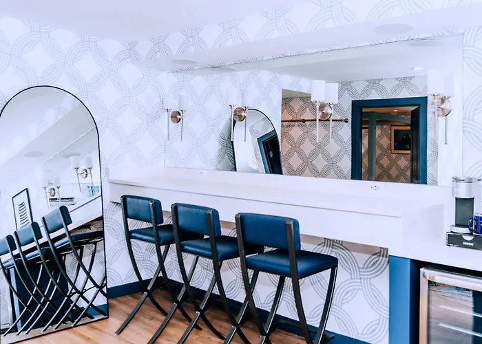 Salem Waterfront Hotel & Suites