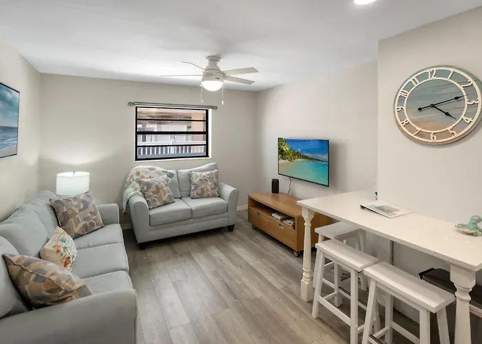 Beautiful Sunsets - Updated Condo - Steps To Beach - King Suite