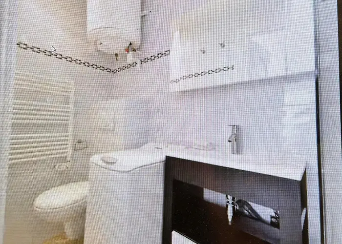 appartements 3 studios pour 2 ou 3 ou 5 ou 6 per centre ville Saint Tropez avec parking