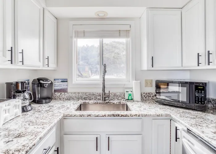 Breakers Beach House 3 - Meredith Lodging