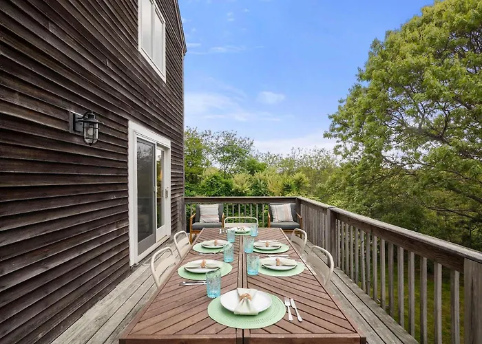 Walk To Beach W Roof-Level Deck