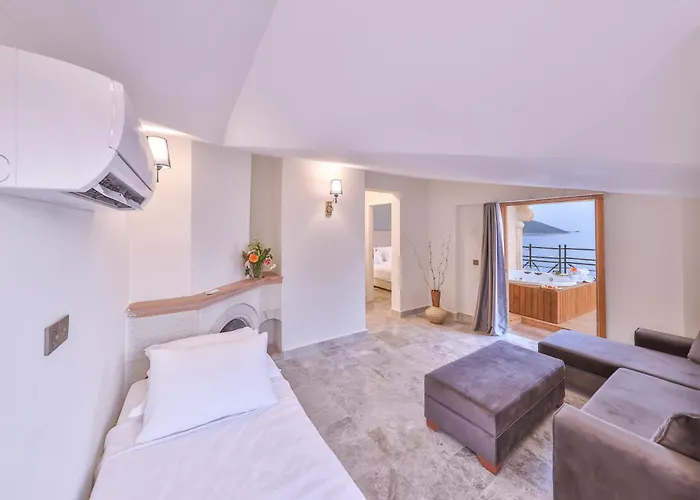 Hera Hotel