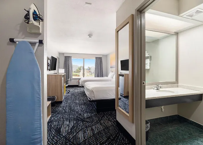 Days Inn & Suites By Wyndham Norton Shores Muskegon