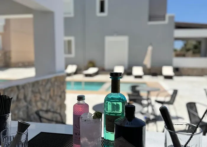 Diamond Deluxe Apartments Pool&Bar