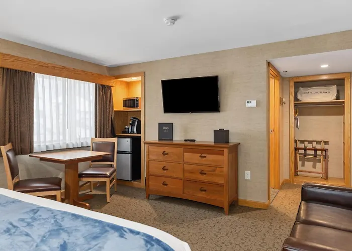 Golden Arrow Lakeside Resort