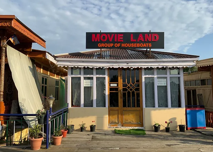 Movie Land Group Of House Boats