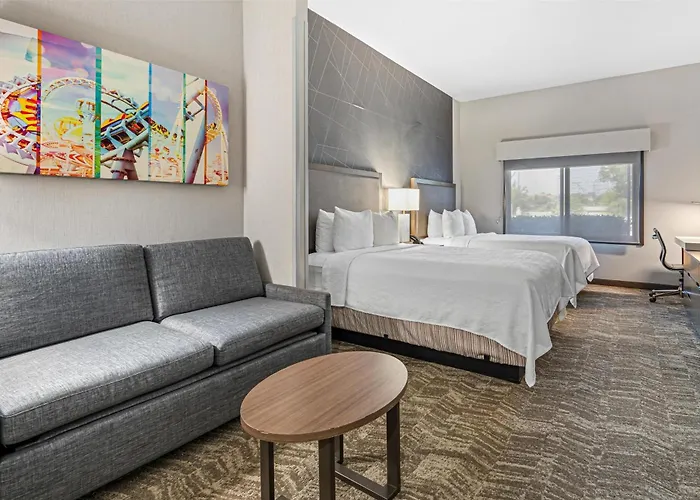 Best Western Valencia/Six Flags Inn & Suites