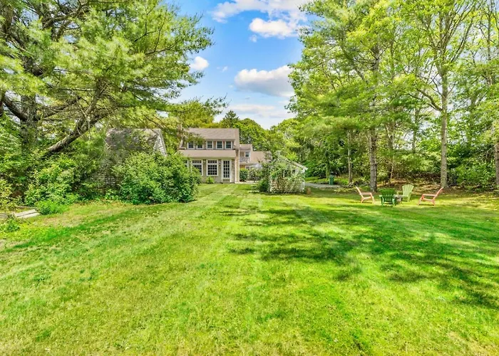 Gorgeous Home 1 Mile To Beach And Near Cape Cod Bikepath