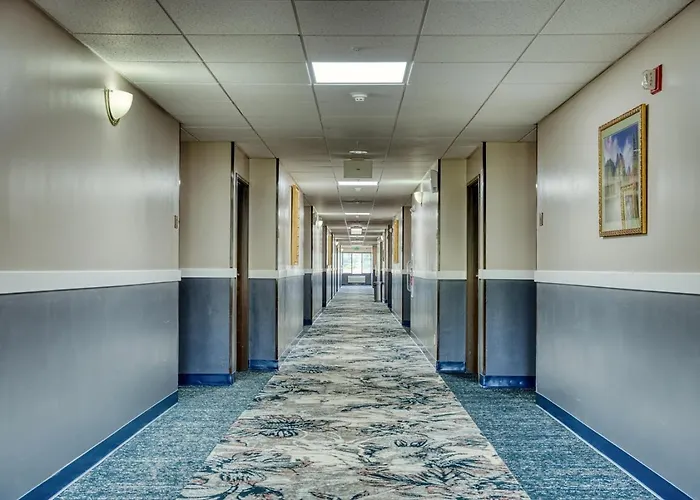 Evergreen Inn & Suites