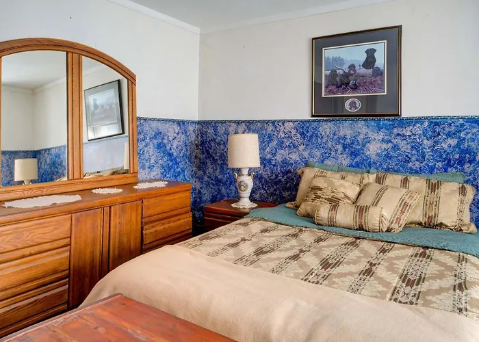 Rideau Lakes Country Home