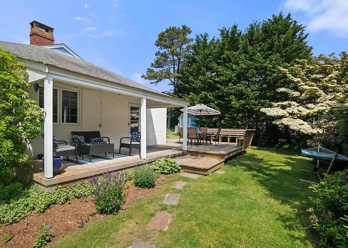 Updated Beach House Deck Outdoor Shower!