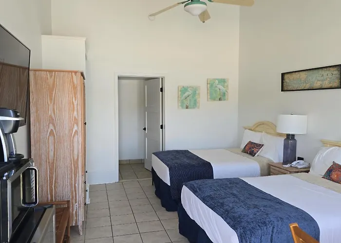Lowes Wharf Marina Inn