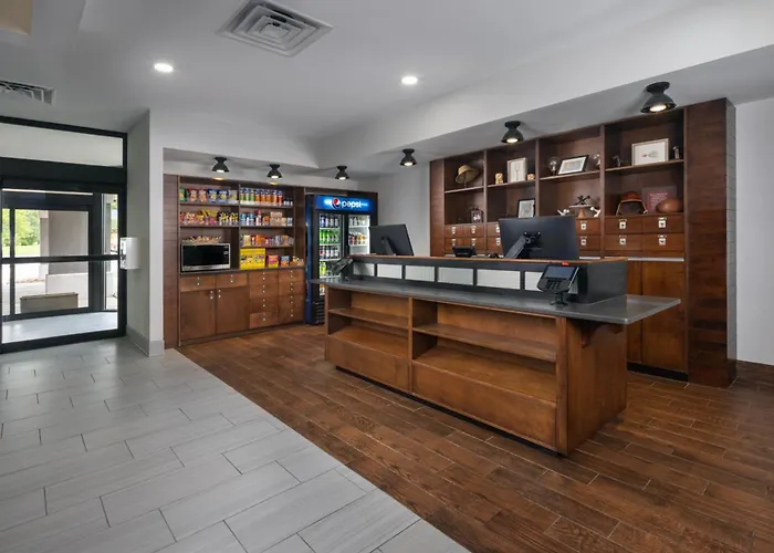Four Points By Sheraton Kansas City Airport