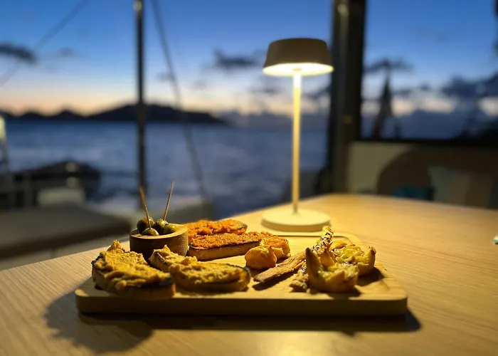 Catamaran Zephyr Experience Exclusive Navigation, Diner, Nuit, Petit-Dejeuner Inclus